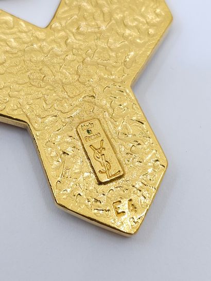 YVES SAINT LAURENT
Collier comprenant une...