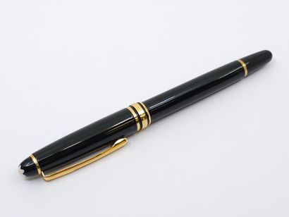 MONTBLANC
Stylo bic en métal doré
