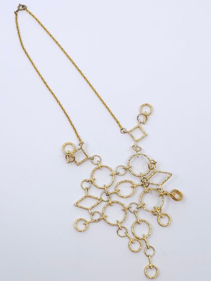 COLLIER PLASTRON à décor géométrique en métal...