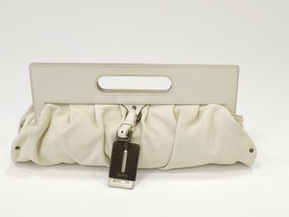 HUGO BOSS
Sac en cuir blanc