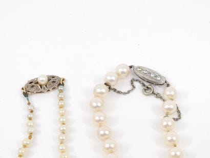 COLLIER DE PERLES CHOKER, fermoir en argent
On...