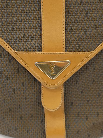 YVES SAINT LAURENT 
Sac bandouliere en tissus...