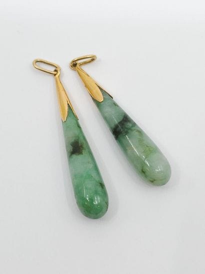 LOT comprenant : 
Paire de boucles en or...