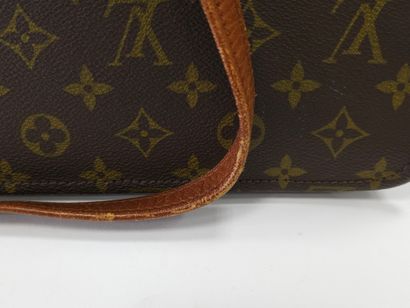 LOUIS VUITTON
Serviette en toile monogra...
