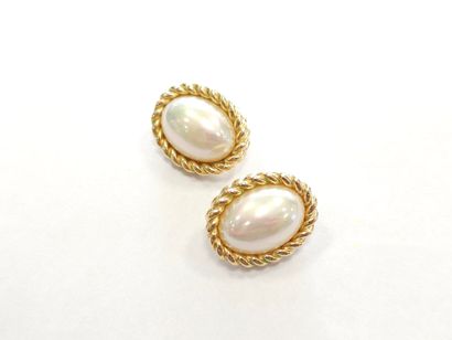 Christian Dior 
Paire de boucle d'oreille...