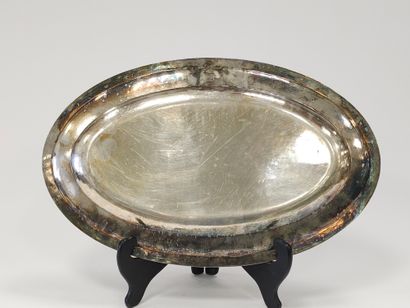 Plat oval en argent 
Chiffré DS
Poinçon Vieillard...