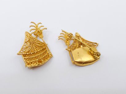 LOT d'or comprenant : 
Deux broches en or...