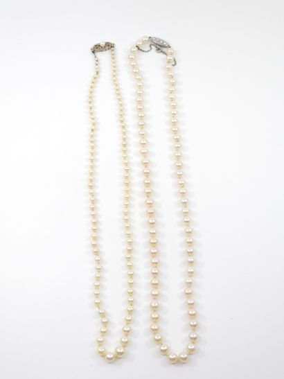 COLLIER DE PERLES CHOKER, fermoir en argent
On...