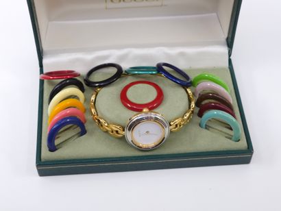 GUCCI 
MONTRE VINTAGE à quinze lunettes interchangeable...