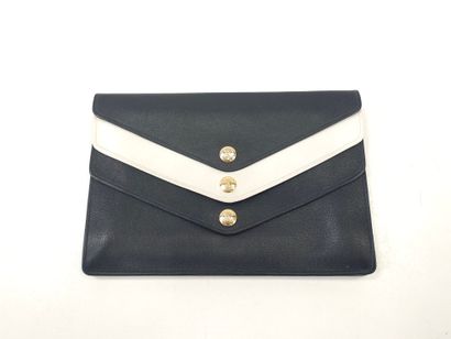 CELINE Paris
Pochette en cuir bleu et blanc,...