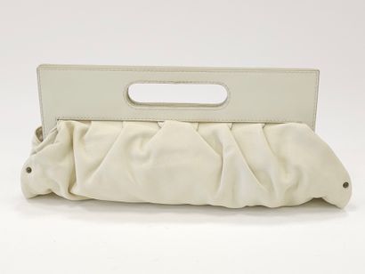 HUGO BOSS
Sac en cuir blanc