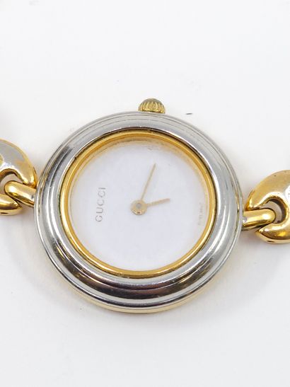 GUCCI 
MONTRE VINTAGE à six lunettes interchangeable
Montre...