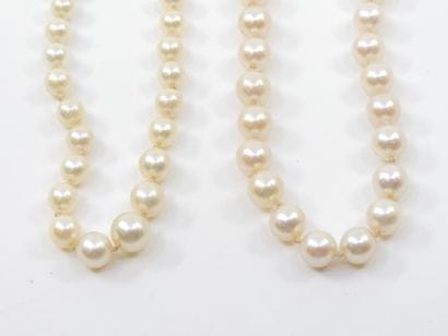 COLLIER DE PERLES CHOKER, fermoir en argent
On...
