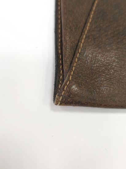 GUCCI
CARTABLE EN CUIR marron, fermeture...