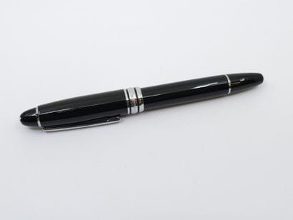 MONTBLANC
Stylo bic en métal doré