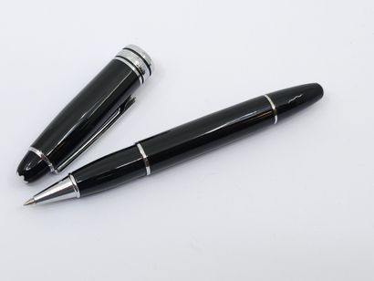 MONTBLANC
Stylo bic en métal doré