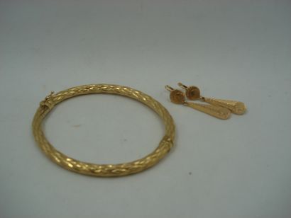 1 Paire boucles Or 18kt 3,01 g gouttes 1...