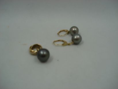 1 Pendentif Or 18kt et perle 2,66g 1 Paire...