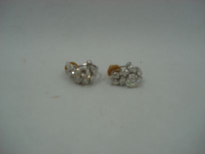 1 Paire de boucles Or gris 18kt et diamants...