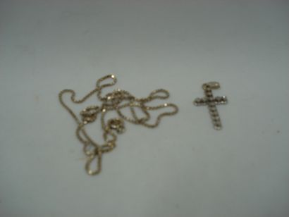 1 Croix Or gris 18kt et diamants 1,68g 1...
