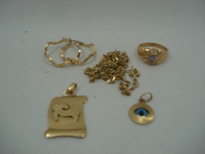 2 Pendentifs Or 18kt et divers 4,69 g 1 Chaine...
