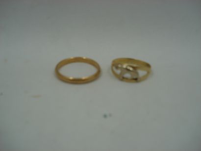 1 Alliance Or jaune 18kt 3,22 g 1 Bague Or...