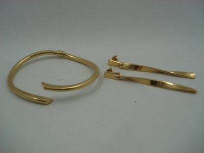 1 Bracelet Or ouvrant 18kt 5,75g 1 Paire...