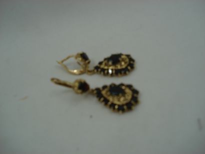 1 Paire boucles Or 18kt et pierres 8,20g...