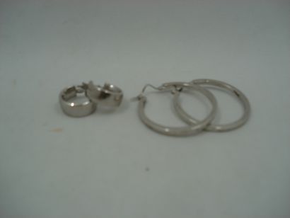 2 Paires boucles Or gris 18kt 4,46g 