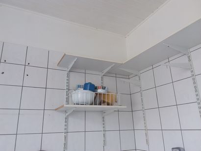 deux étagères en plastique 
lot d'emball...