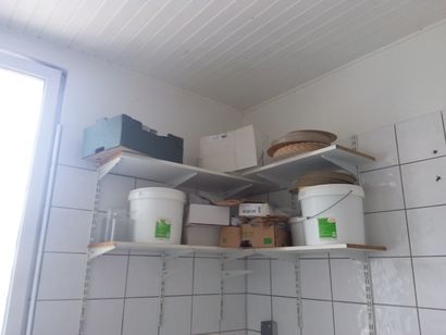 deux étagères en plastique 
lot d'emball...