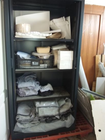 armoire metallique et son contenu :
emba...