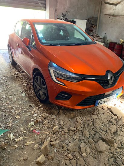 Véhicule RENAULT modèle CLIO V
De couleur...