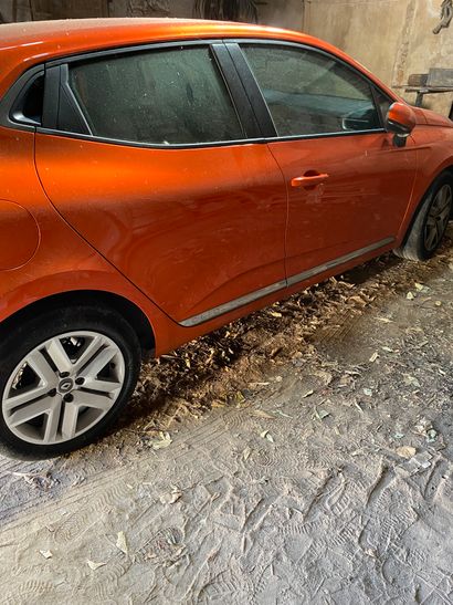 Véhicule RENAULT modèle CLIO V
De couleur...