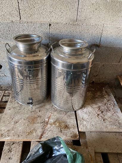 Deux futs alimentaires