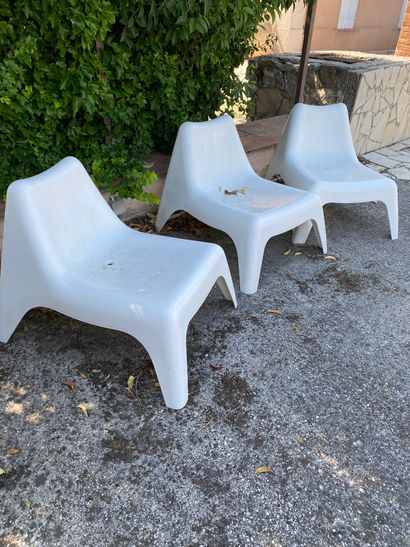 Trois fauteuils de jardin en PVC
