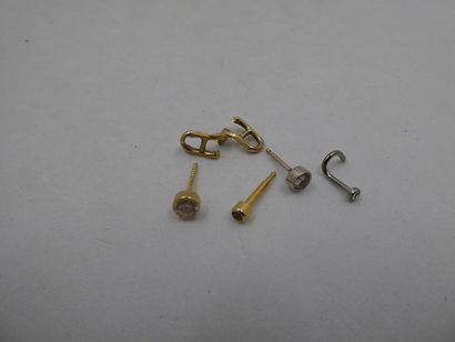 2 Débris Or 18kt 0,70g 1 Boucle Or gris 18kt...