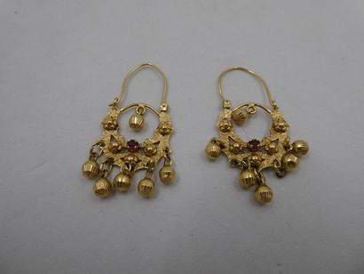 1 Paire boucles Or 18kt et pierres 6,50g...