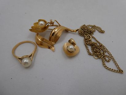 1 Broche Or 18kt et perle 5,20g 1 Bague Or...