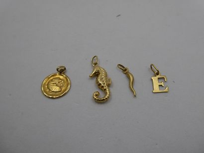 4 Pendentifs Or 18kt 5,59g 