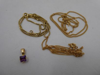 1 Pendentif Or 18kt et pierre 0,57g 3 Chaînes...