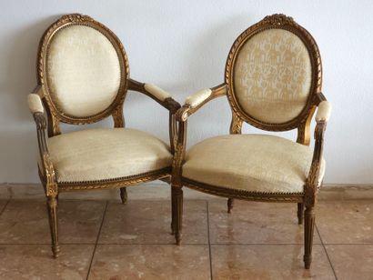 PAIRE DE FAUTEUILS CABRIOLETS en bois doré,...