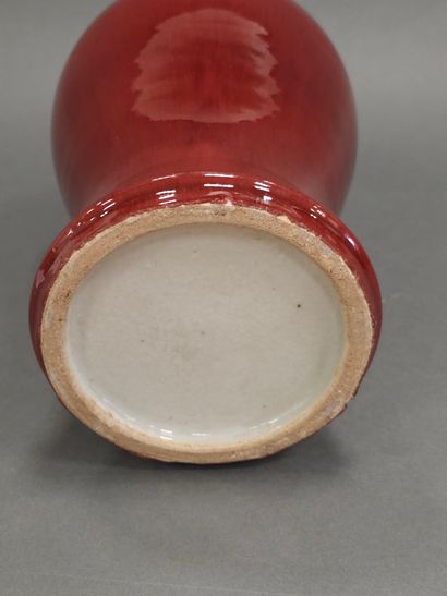 INDOCHINE 
Grand vase flammé, sur socle en...