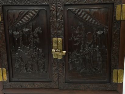 ASIE
Buffet à hauteur d'appui ouvrant par...