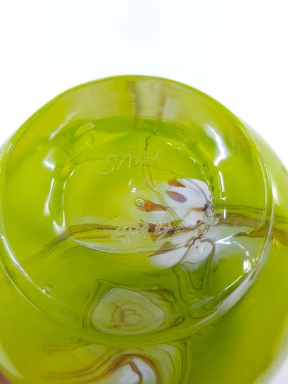 CHISTOPHE SABA
Vase ovoïde en verre soufflé...