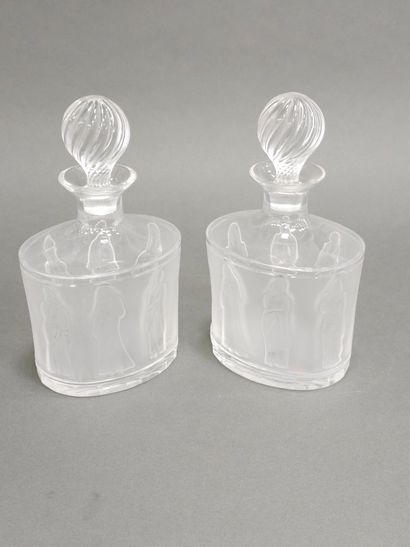 LALIQUE France
Paire de carafes en cristal...