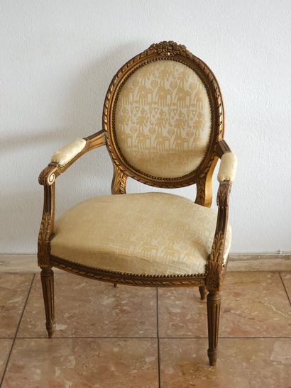 PAIRE DE FAUTEUILS CABRIOLETS en bois doré,...