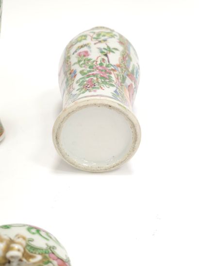CANTON
Pots couverts en porcelaine blanche...