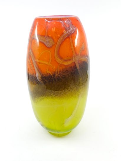 CHISTOPHE SABA
Vase ovoïde en verre soufflé...