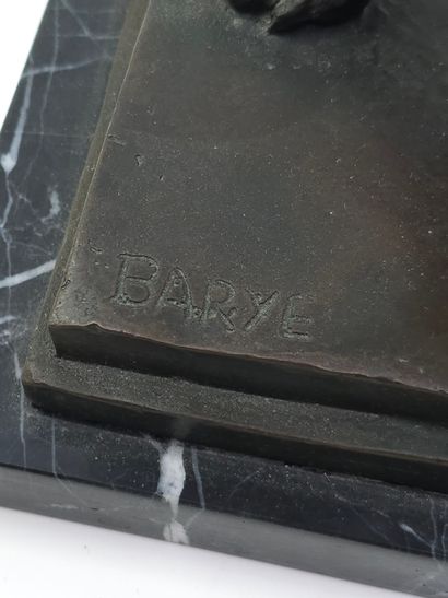 BARYE d'après
PANTHERE en bronze sur un socle...